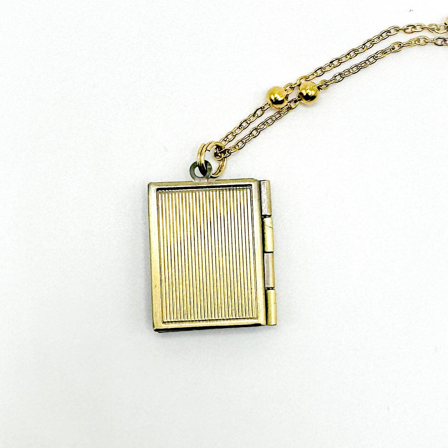 Can'tdles & Co. - Wholesale Locket Necklace - Pride & Prejudice Book Necklace Reader Gift2