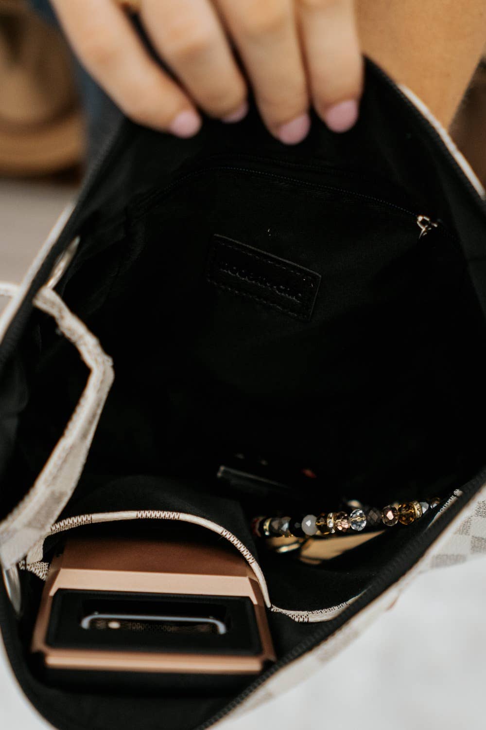 modern and chic - Wholesale Clutch Bag - Women's - Alexa Oversized Travel Clutch3