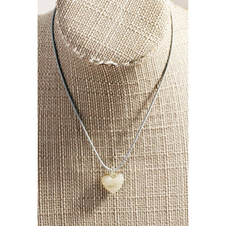 Anarchy Street – Engroshandel Halskæde med vedhæng – Glas hjerte vedhæng trådhalskæde4