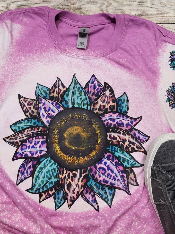 Magentafarbenes, gebleichtes Sonnenblumen-T-Shirt für den Großhandel von Wanderlust Designs Wholesale