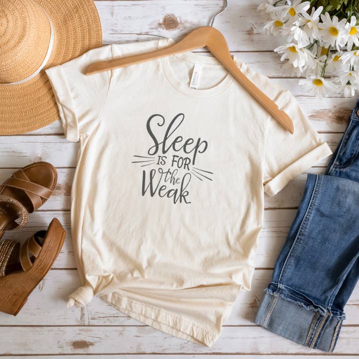 T-shirt graphique Sleep is for the Weak, femme, unisexe pour la vente par Crafty Mamas Creationz