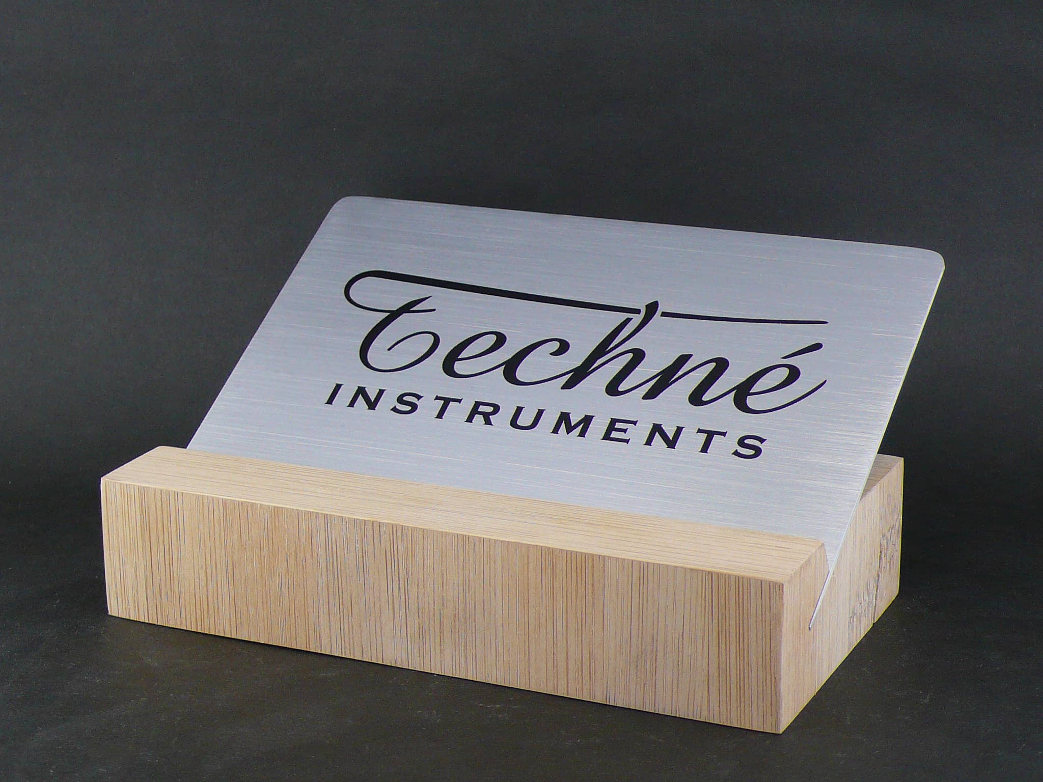 Techné - Wholesale Decorative Tabletop Object - Dual angle logo plate1