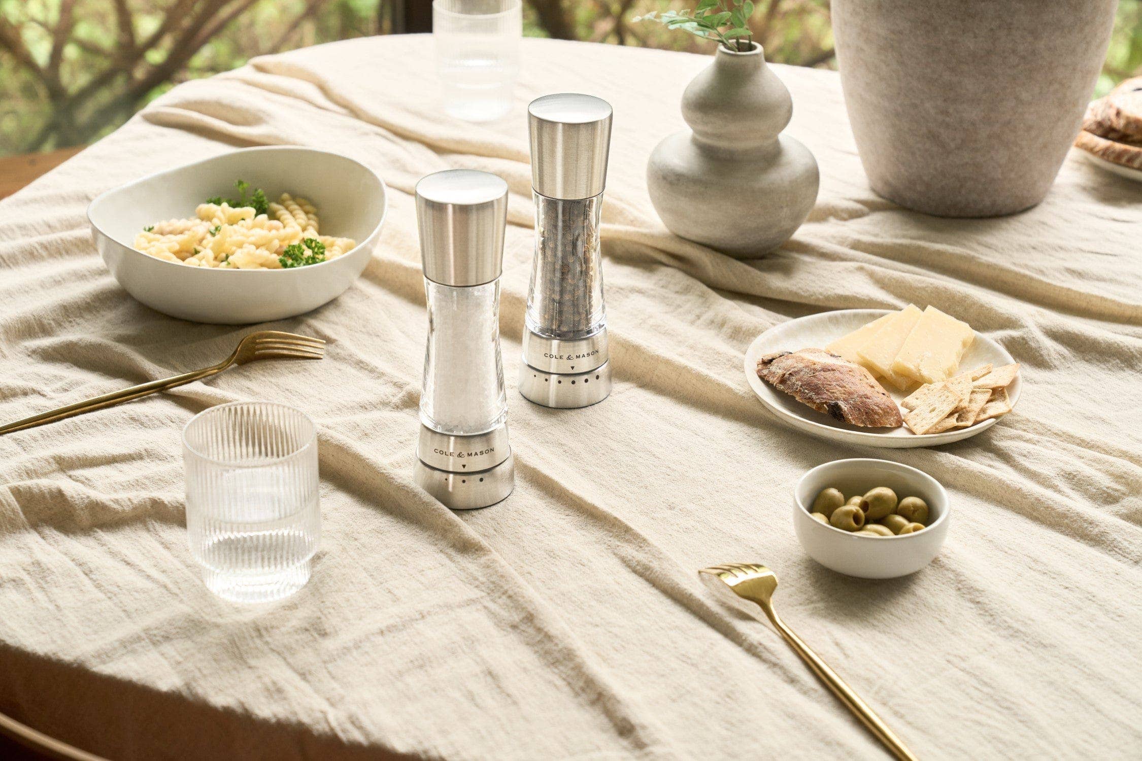 DKHB [Zyliss, Cole & Mason, Swissmar, AdHoc, Ken Hom] - Wholesale Salt & Pepper Shaker Set - Cole & Mason Derwent Salt & Pepper Mill Set, Stainless Steel1