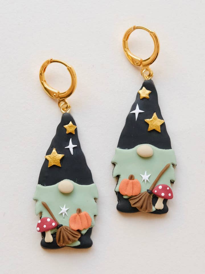 Wizard Gnome Spooky Halloween Fall Huggies oorbellen voor wholesale door Valley + Vetiver