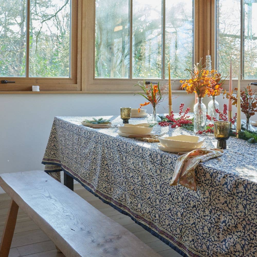 Bonheur du Jour – wholesale Tablecloth – Indian tablecloth with Goa Indigo floral print4