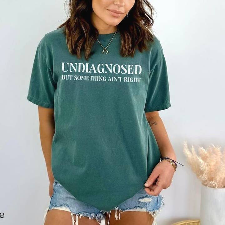 TheKingShirt - Wholesale Graphic Sweatshirt - Women's - Undiagnosed But Pretty Sure Somethings Up Funny Comfort Tee0