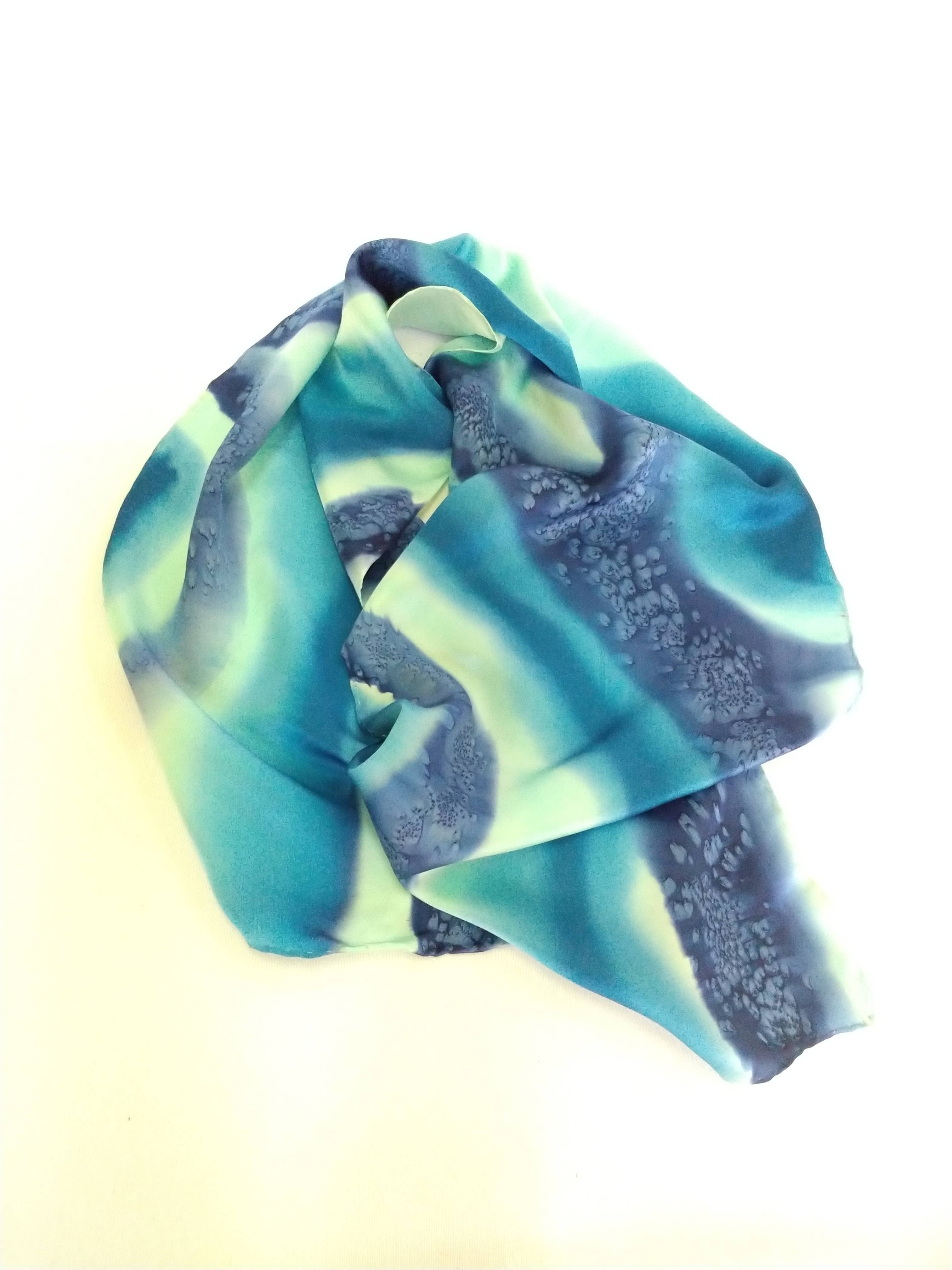 CONCHA BLANCH – Engroshandel Tørklæde - Dame – Blå satin håndmalet silketørklæde, mellemstørrelse10