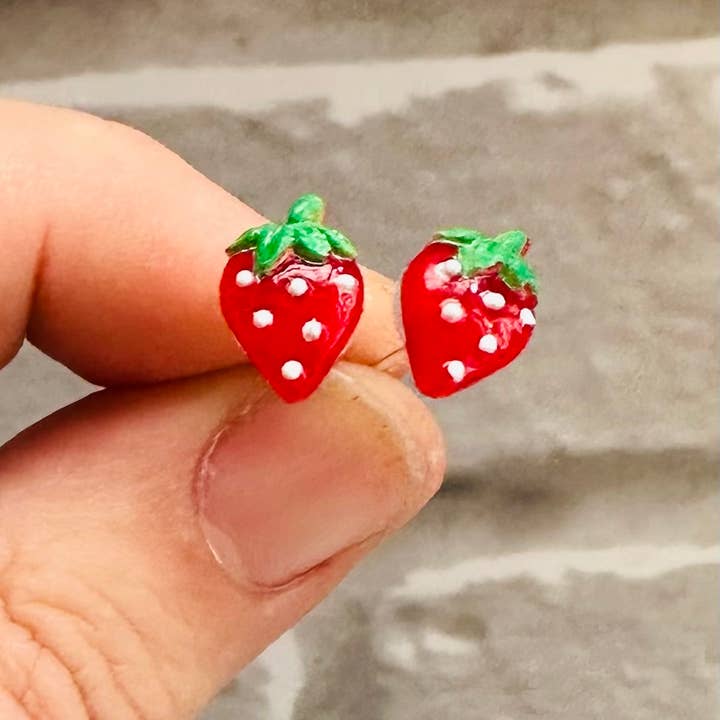 Jewells ā wholesale Stud/post earrings ā Strawberry or Pineapple resin stud earrings