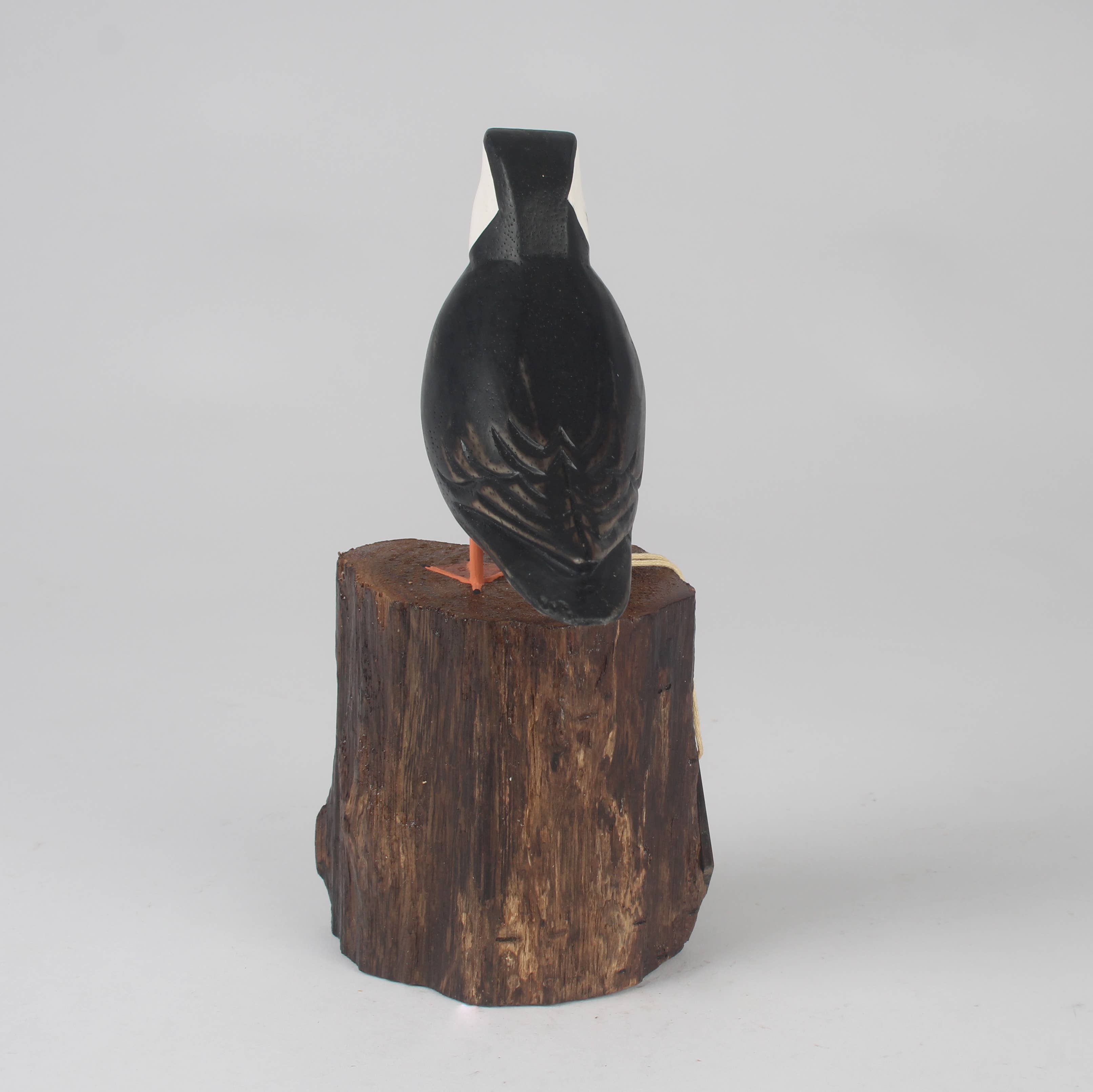 Originals International Ltd – wholesale Decorative figurine – Hand Carved Small Puffin on Block by Archipelago3