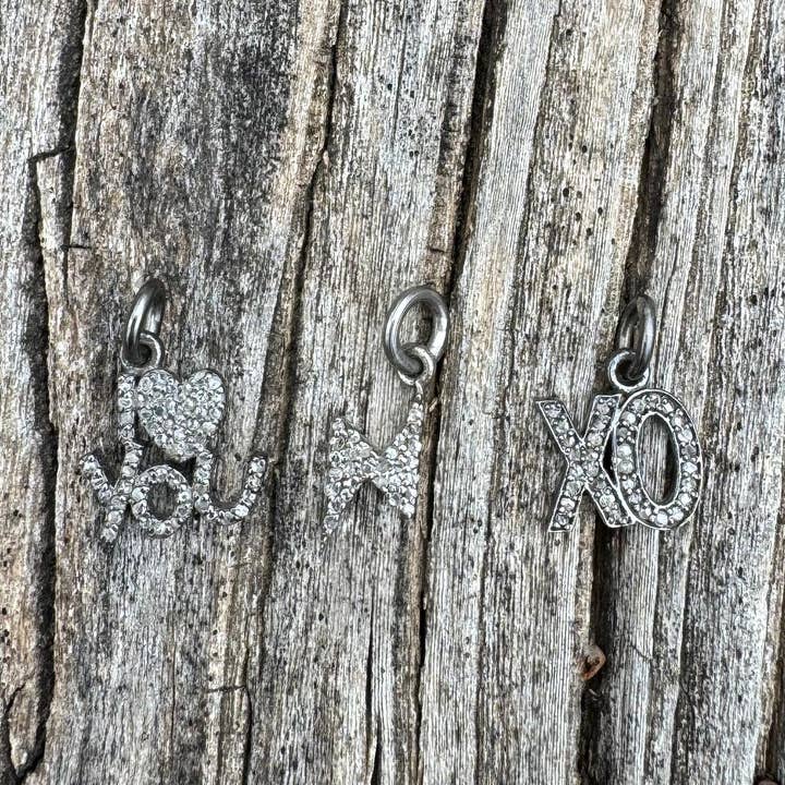 Pave Diamond Mini-Anhänger für den Großhandel von ILISSA MICHELE JEWELRY