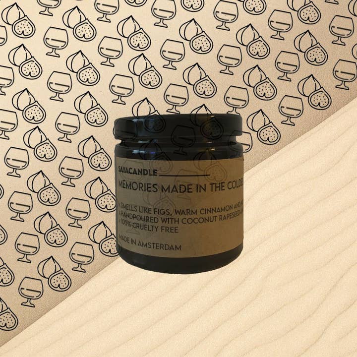 ERINNERUNGEN IM KÄLTESTEN WINTER - Handgemachte vegane Kerze für den Großhandel von Saya Candle - Vegan, Sustainable, Handmade Candles