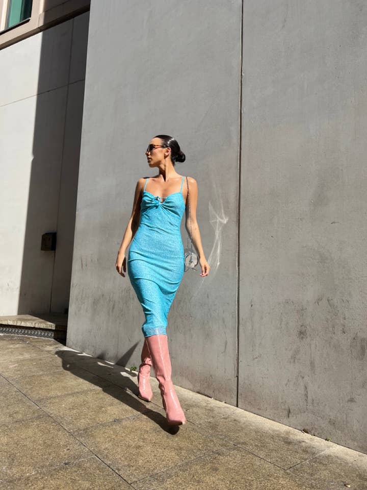 Strappy Midi klänning med nyckelhålet utstans/sallad fåll detalj för wholesale av Glamorous (EU)