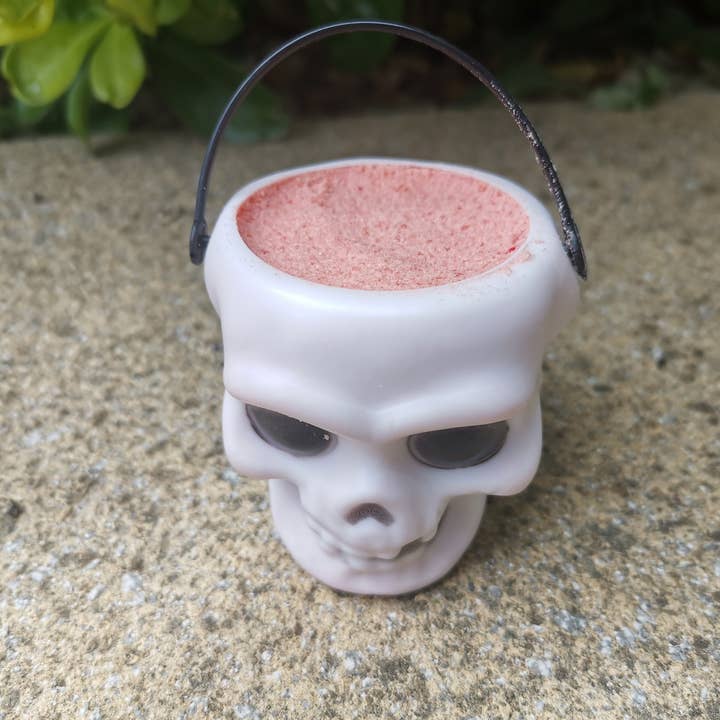 Skull Halloween Bathbomb | Trick or Treat | Allt naturligt, grymhetsfritt, vegan, Halloween-present, presentidé, vegansk badbomb, semestergåva för wholesale av Roller Dirty Soaps