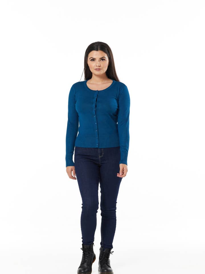 Cardigan à 9 boutons BLEU pour la vente par Timeless London