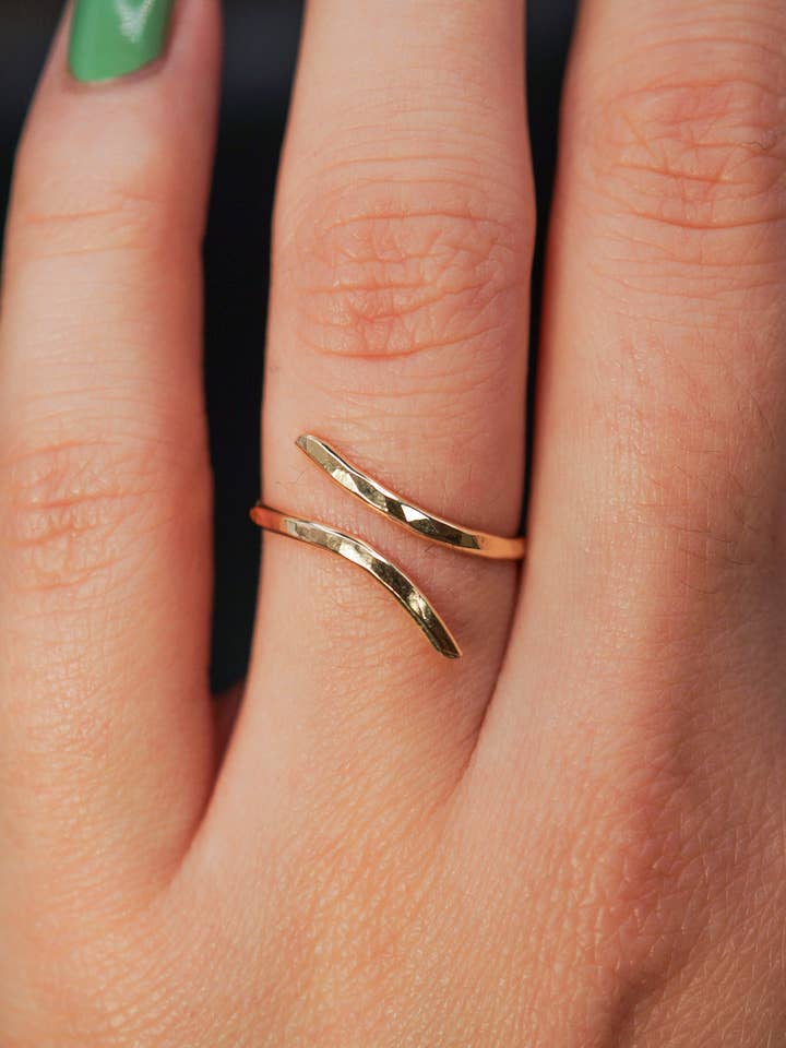 Open Curve-ring, 14-karaats gouden vulling voor wholesale door Hannah Naomi