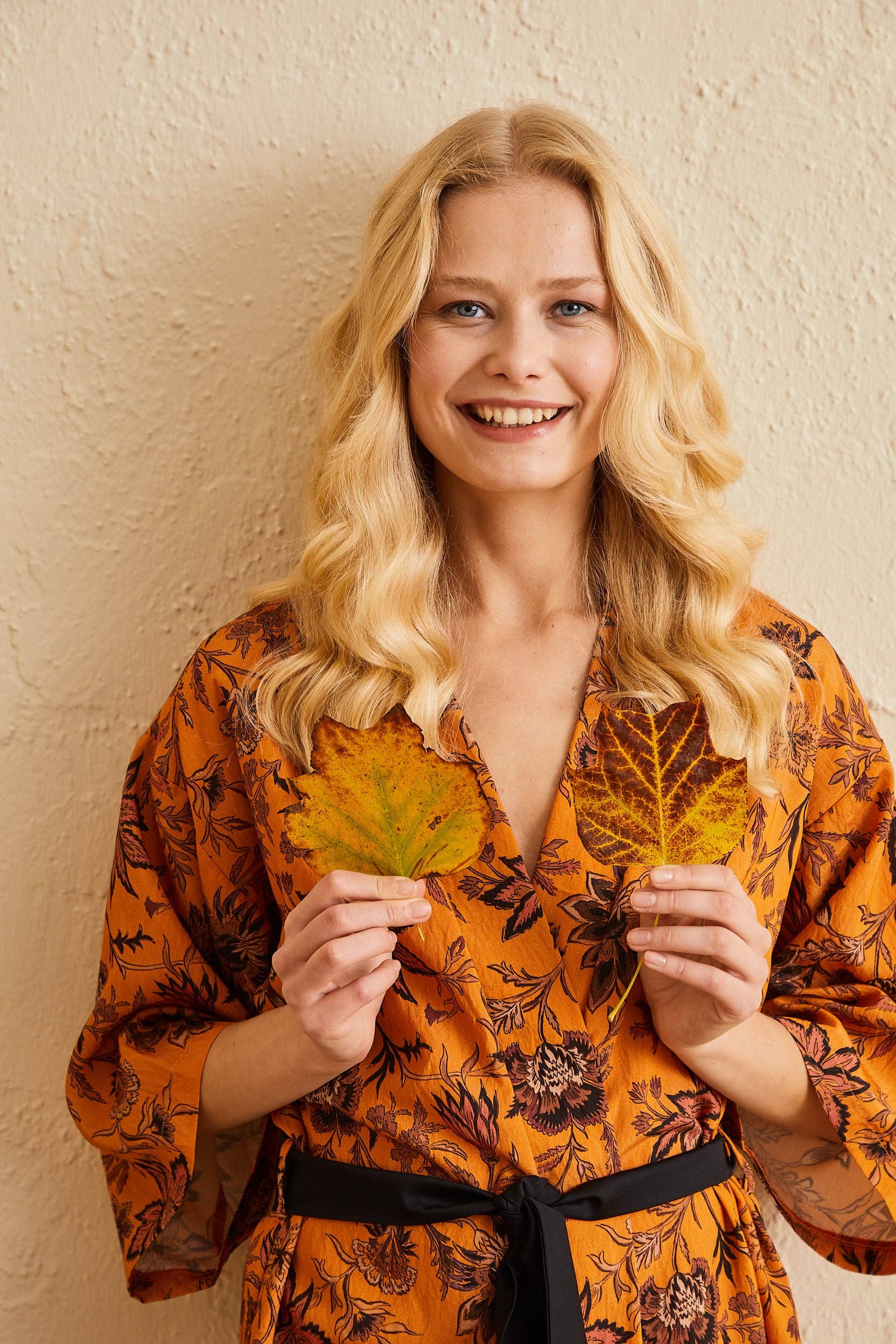 ENNA MODA – wholesale Kimono - Dam – KANEL ETNISK BLOMMIG DESIGN KIMONO MANTEL2