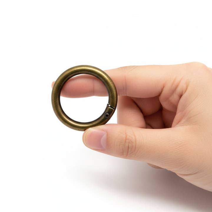 Gylden ringlås metal lukning 40mm til tasker og stropper #24 for engroshandel hos WelcomeYarn