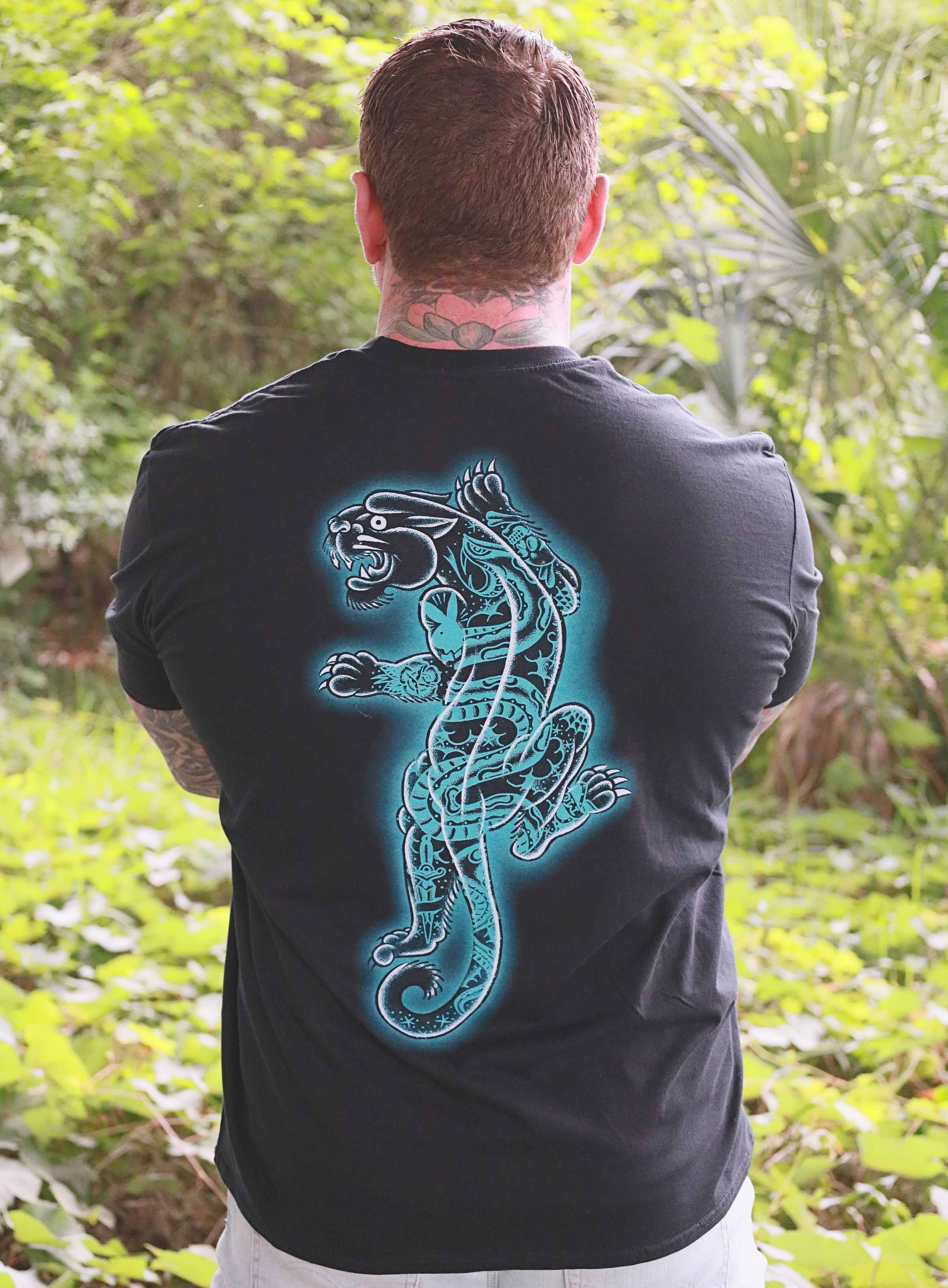 Noir Panthère Tatouée - T-shirt Graphique pour Homme en vente sur Faire2