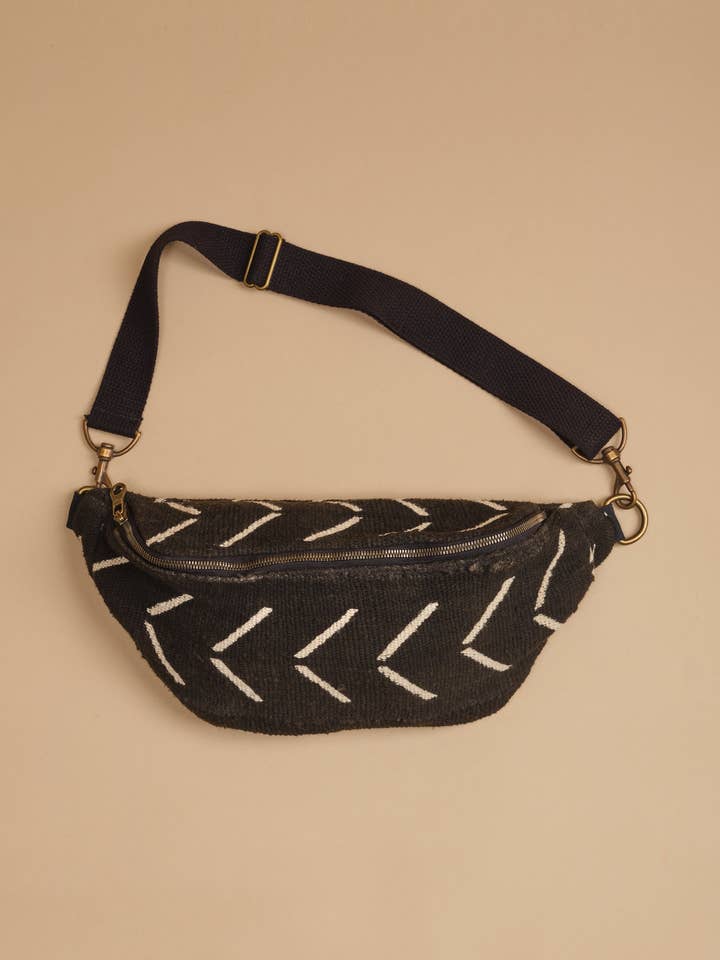 Black Arrows Sling Bag for wholesale by Jenna Bee