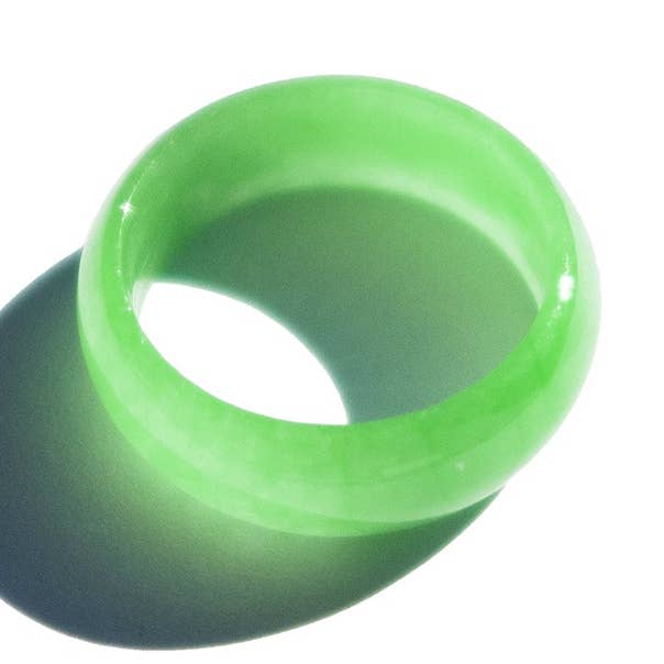 Verde zZ — Anello con giada verde imperiale in vendita all'ingrosso su Faire0