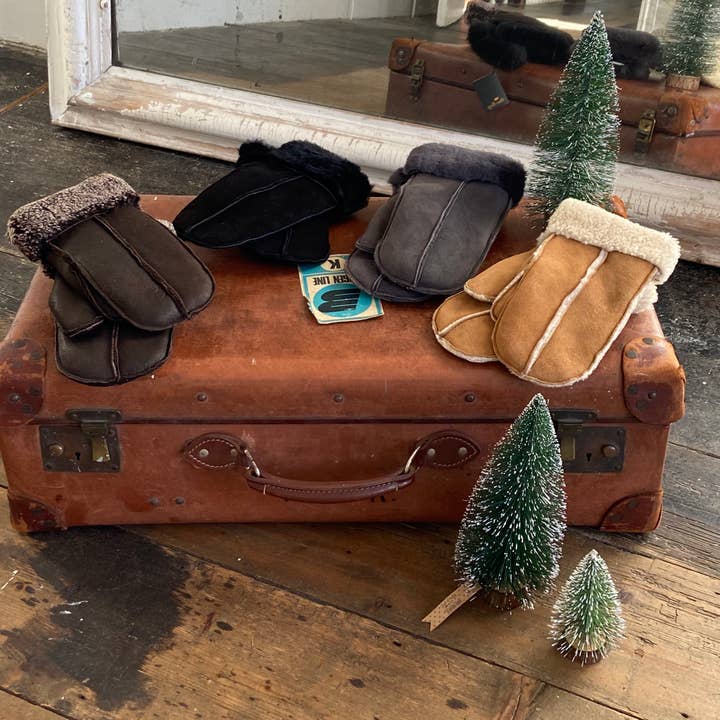 Owen Barry Ltd - Wholesale Mittens - Women's - Shearling Mittens | Split Palm Sheepskin | M02 Mittens