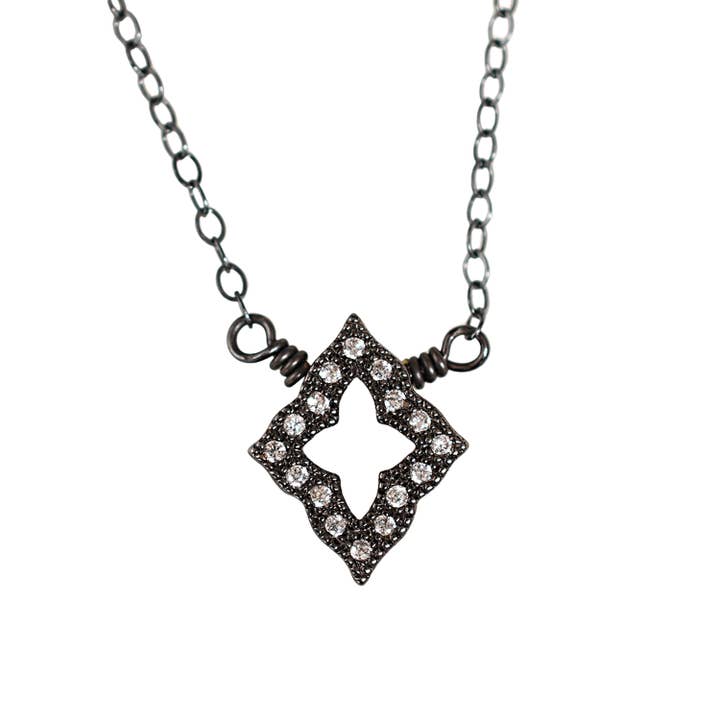 Colar Gunmetal Quatrefoil por atacado de Designed by Stacey Jewelry