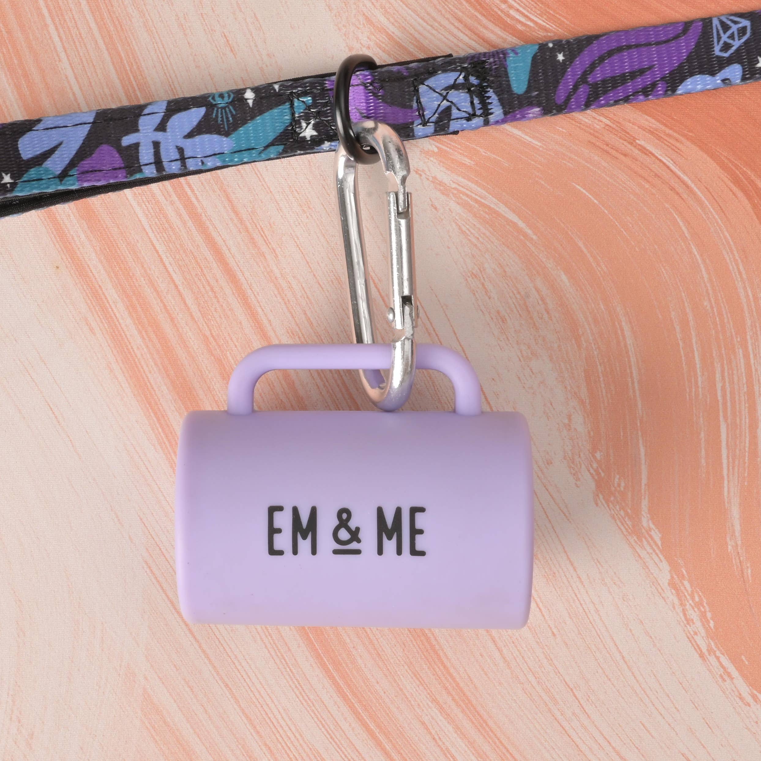 Em And Me Studio - Venta al por mayor Portabolsas de excrementos - Dispensador de bolsas para excrementos "Pick up that Sh*t"5