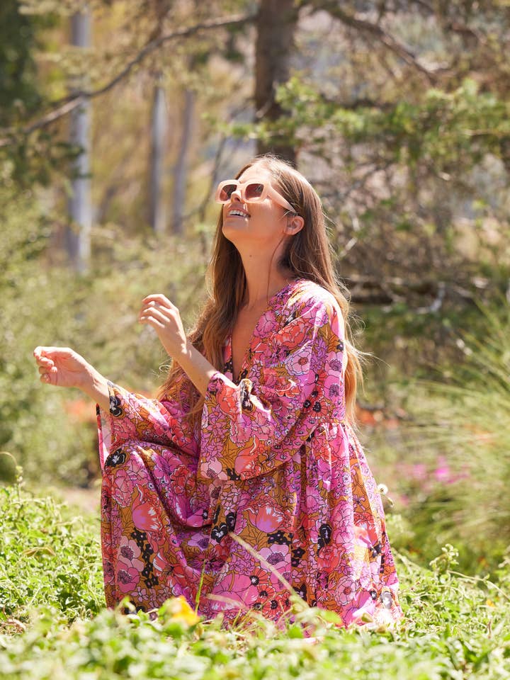 Blue Boheme – Engroshandel Kjole - Dame – Hawaii maxi-kjole med pink print1