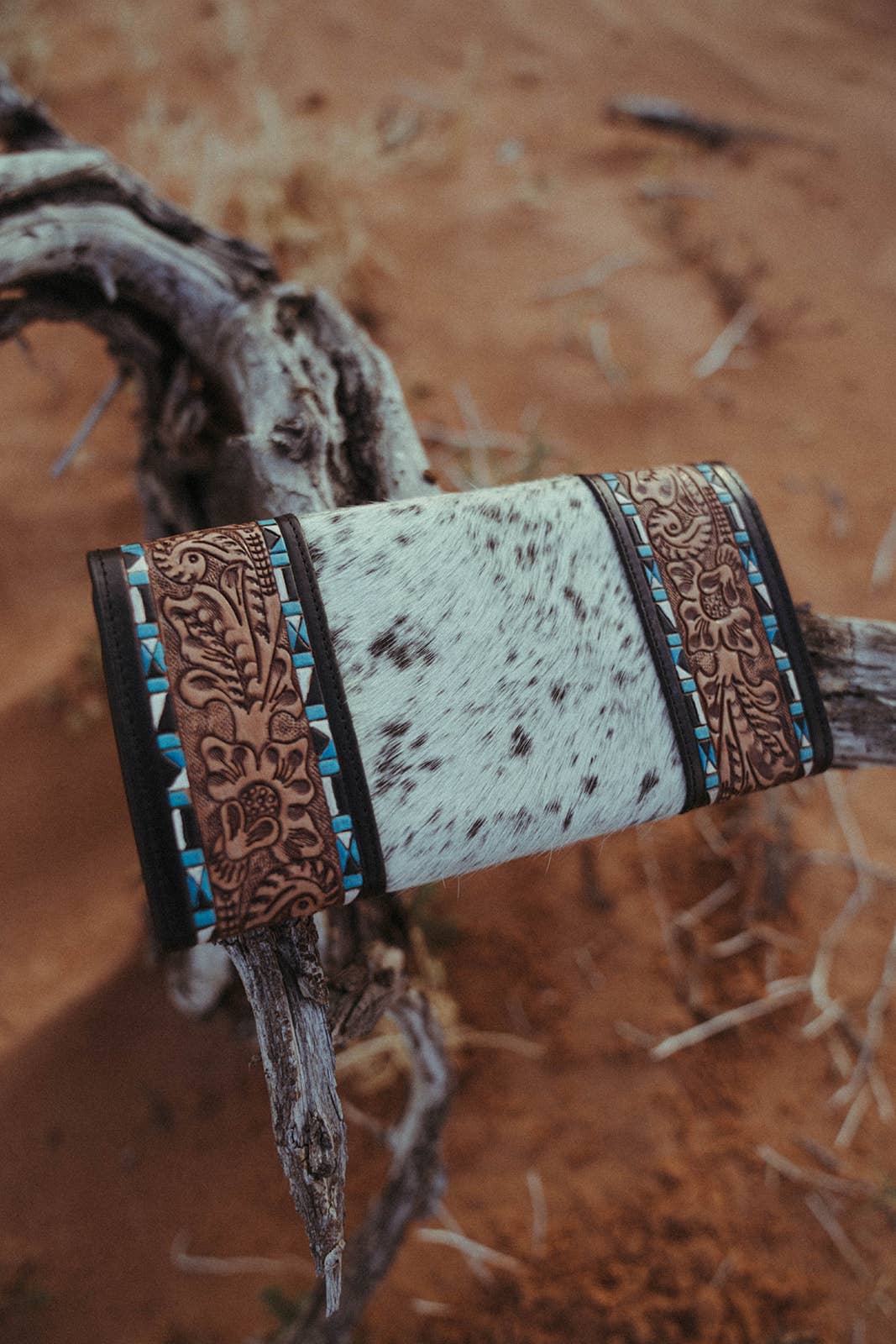 Haute Southern Hyde – Großhandel Umhängetasche - Damen – The Tamar von Haute Southern Hyde – Handbemalte Kochleder-Tasche8