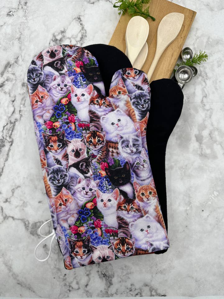 Oven Mitts Cats. One PAIR of oven mitts. for wholesale by MS Creations