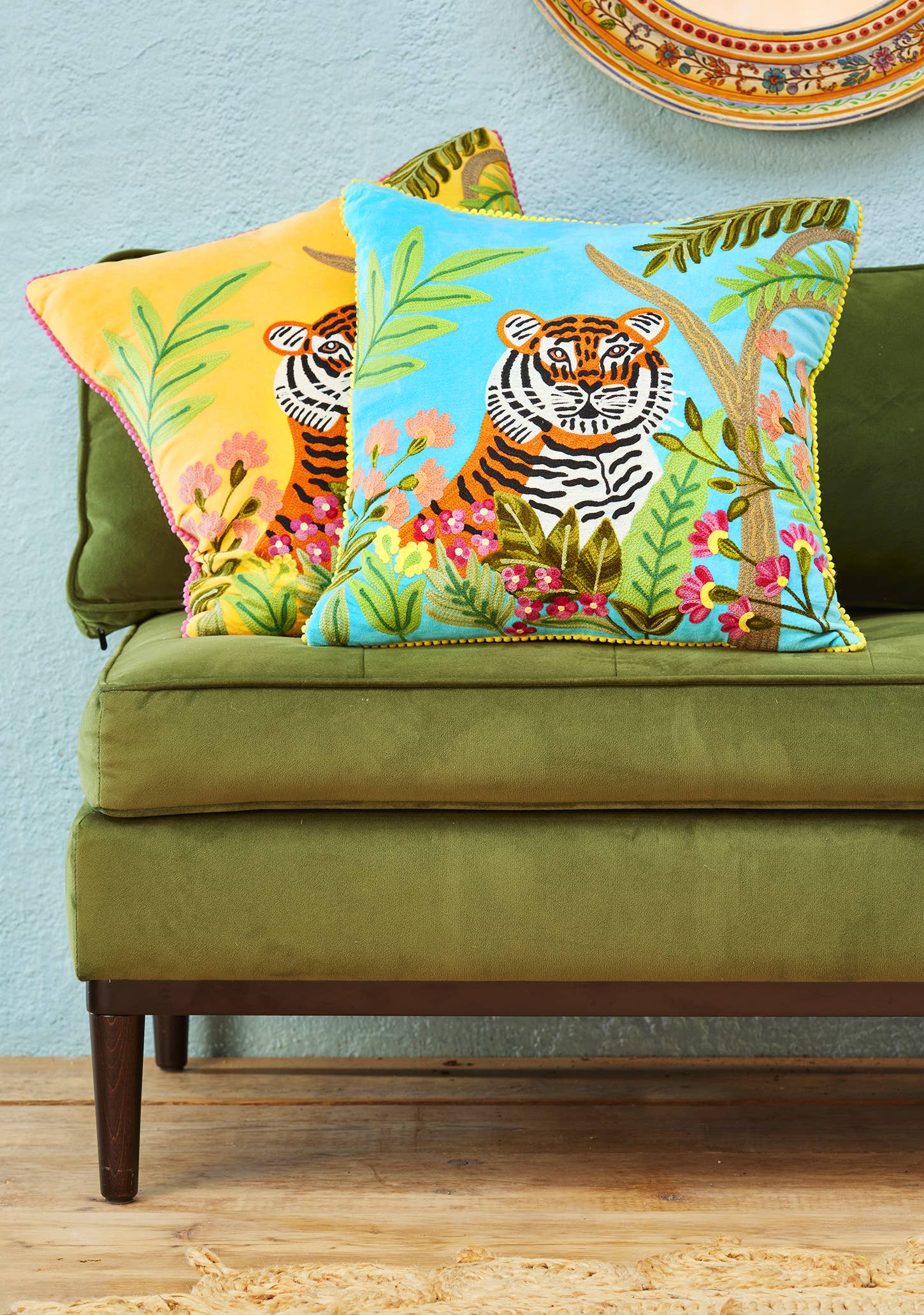 Namaste - Venta al por mayor Funda de cojín - Funda de cojín de terciopelo con bordado de tigre1