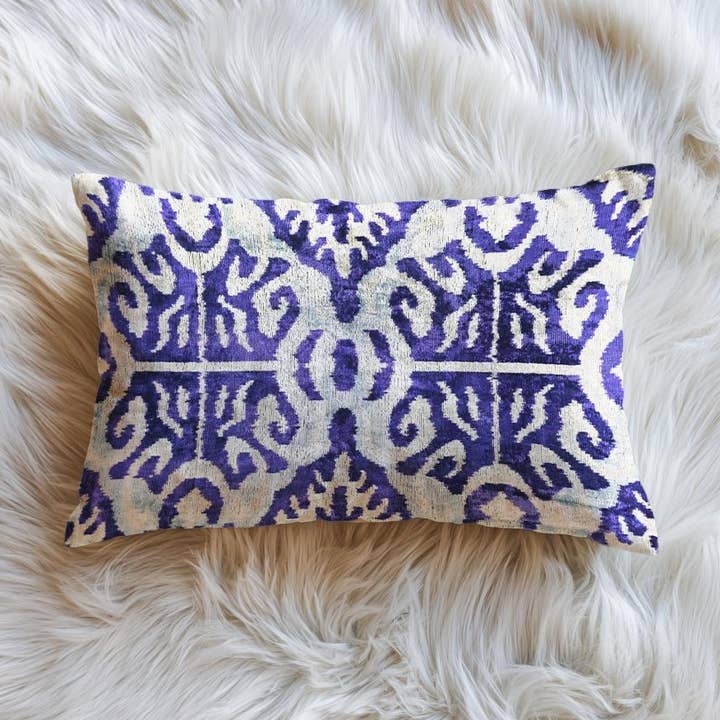 Handvävd Sammet Ikat Kudde: Lila Barock Kuddfodral för wholesale av Samarra Home