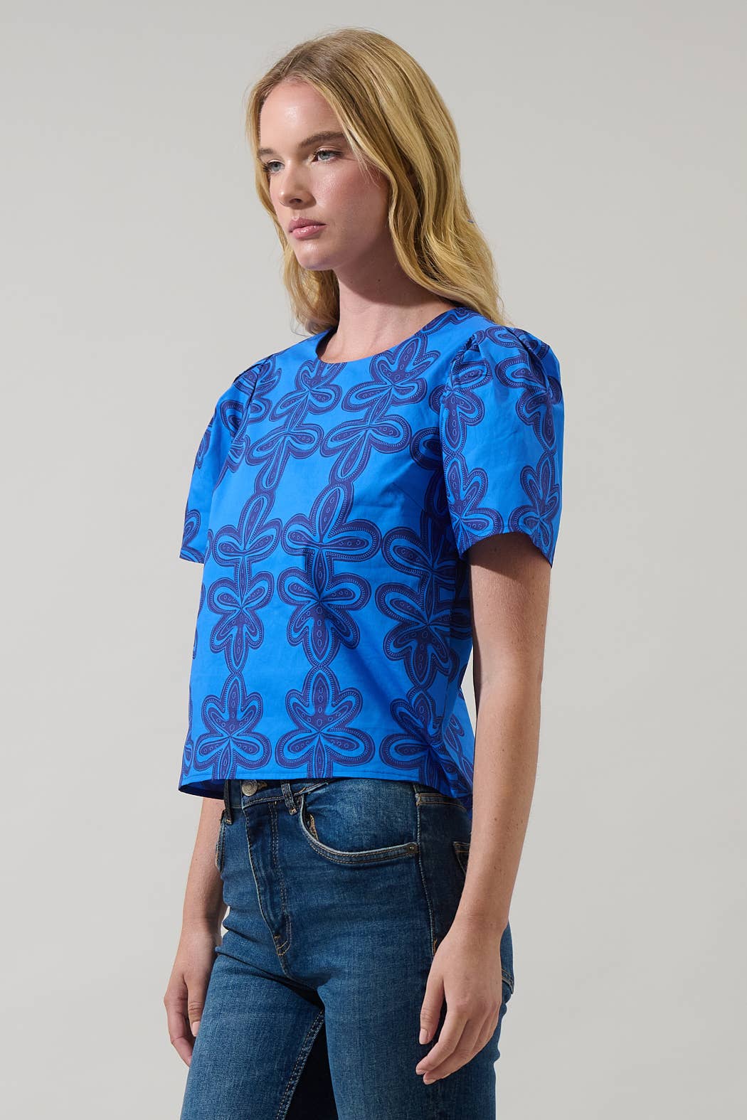BLUE NAVY MUL Romery Abstract Tilma Short Sleeve Top for wholesale on Faire2