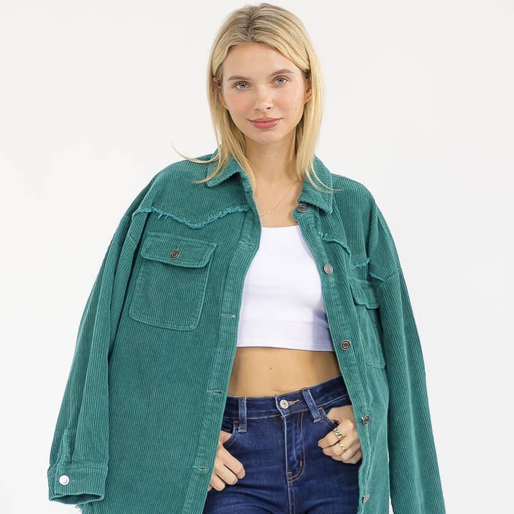 J22033- Giacca-camicia in velluto a coste di cotone con bordo sfrangiato e bottoni per la vendita all'ingrosso da parte di IWT Brands