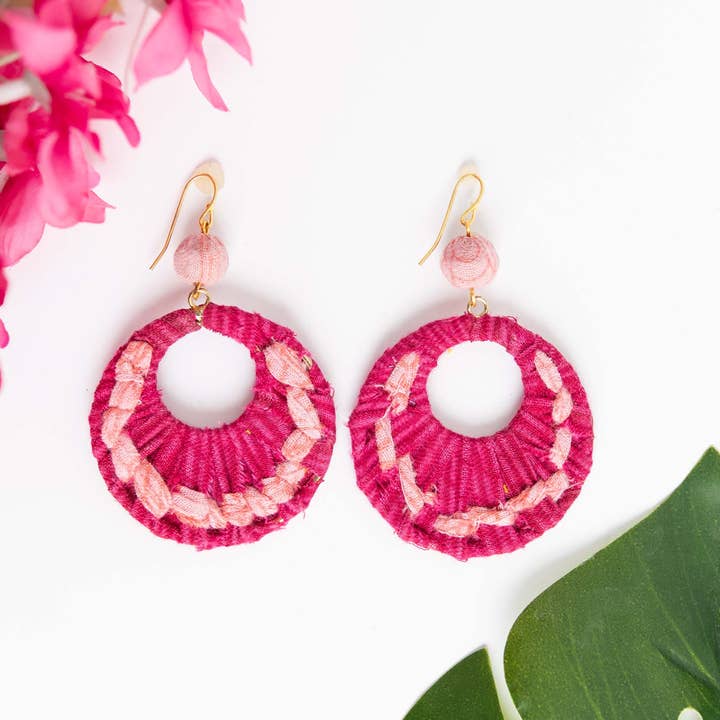 Geweven Kantha Oorringen 💗 voor wholesale door WorldFinds