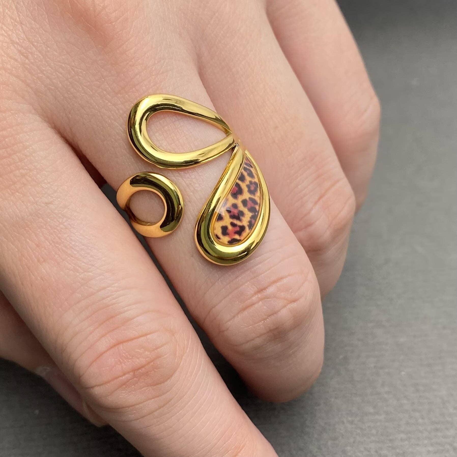 Mio Queena - Wholesale Cocktail/Statement Ring - Enamel Leopard Print 18K Gold Plated SS Adjustable Ring -FGS3