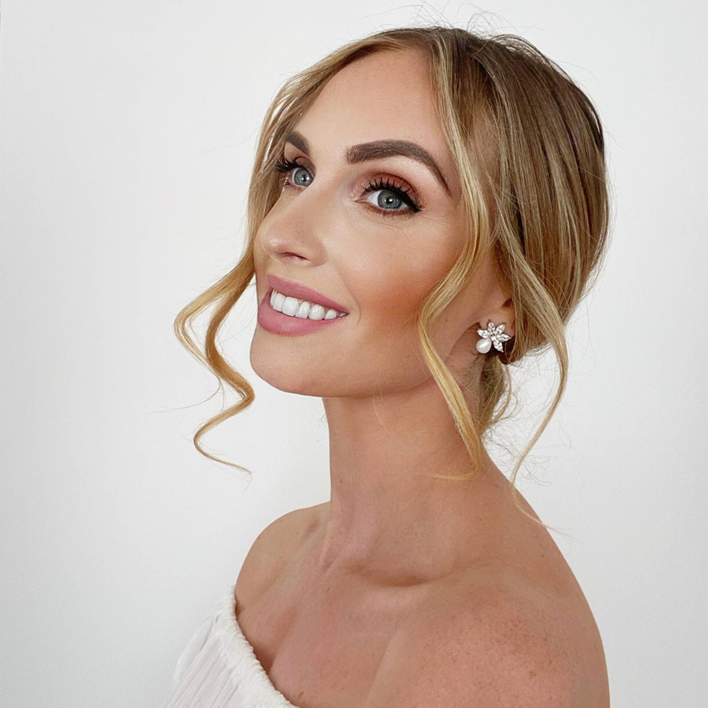 Nicholls Jewellery – wholesale Dangle earrings – Bella Flower and Pearl Earrings4