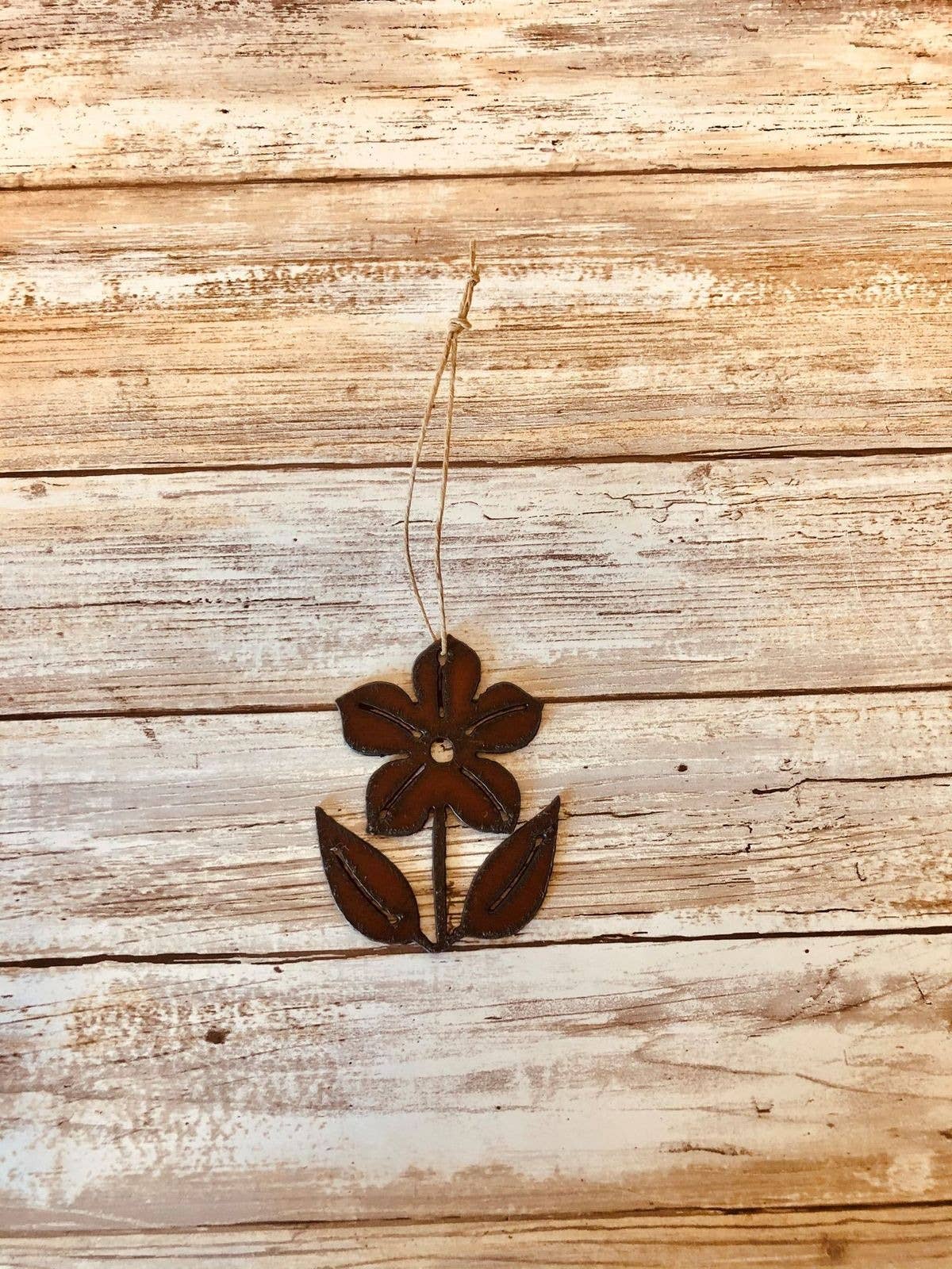 Universal Ironworks USA - Wholesale Ornament - Flower Avery Ornament