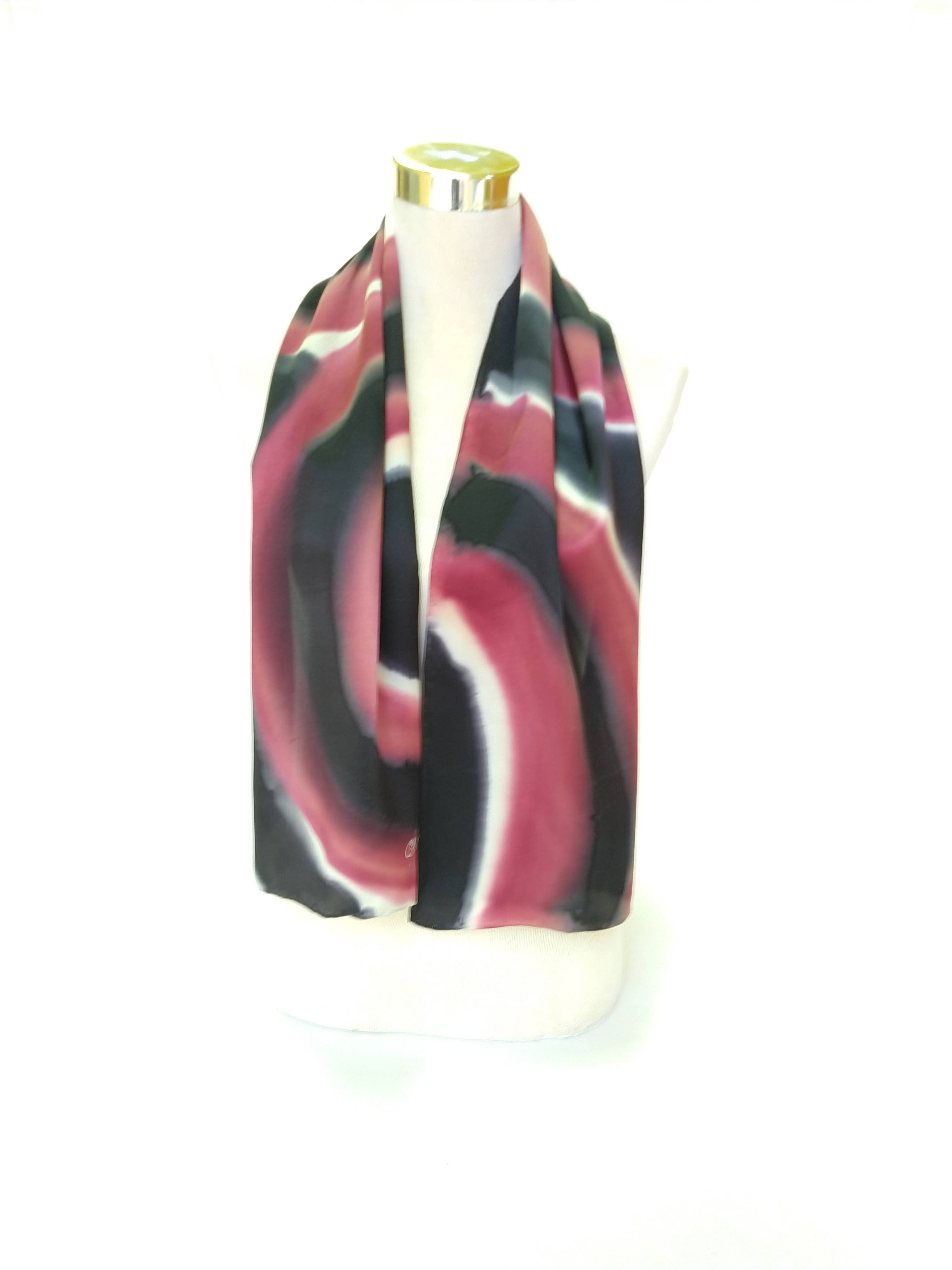 CONCHA BLANCH – Engroshandel Tørklæde - Dame – Blå satin håndmalet silketørklæde, mellemstørrelse2