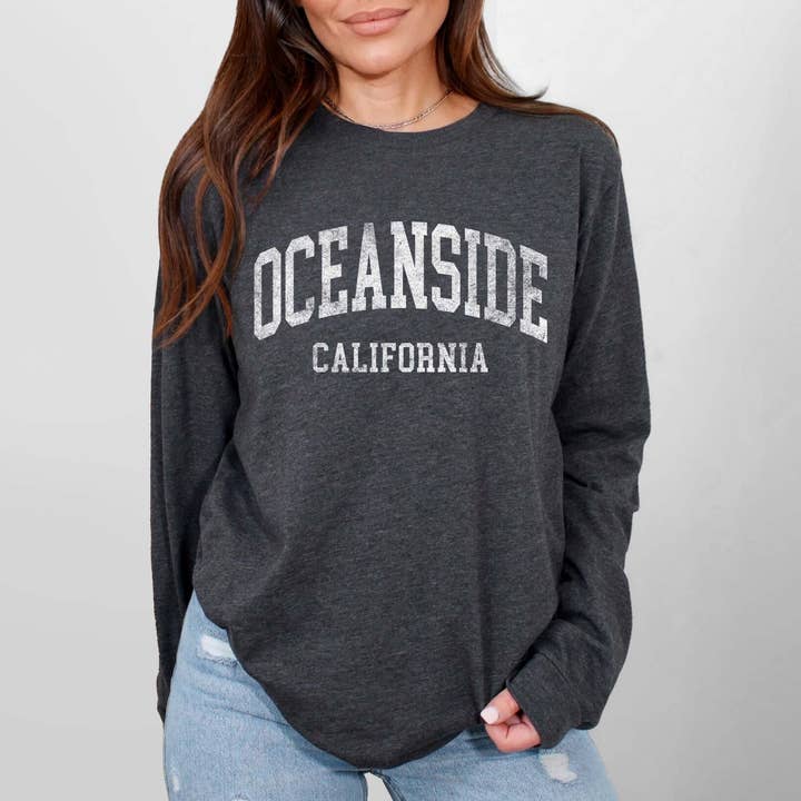 T-shirt à manches longues chiné personnalisé avec emplacement, nom ou logo pour la vente par Peculiar People Designs