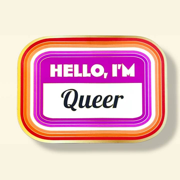 Bonjour, je suis un autocollant de nom queer aux couleurs LGBTQ+ lesbiennes. pour la vente par Library Cat Designs