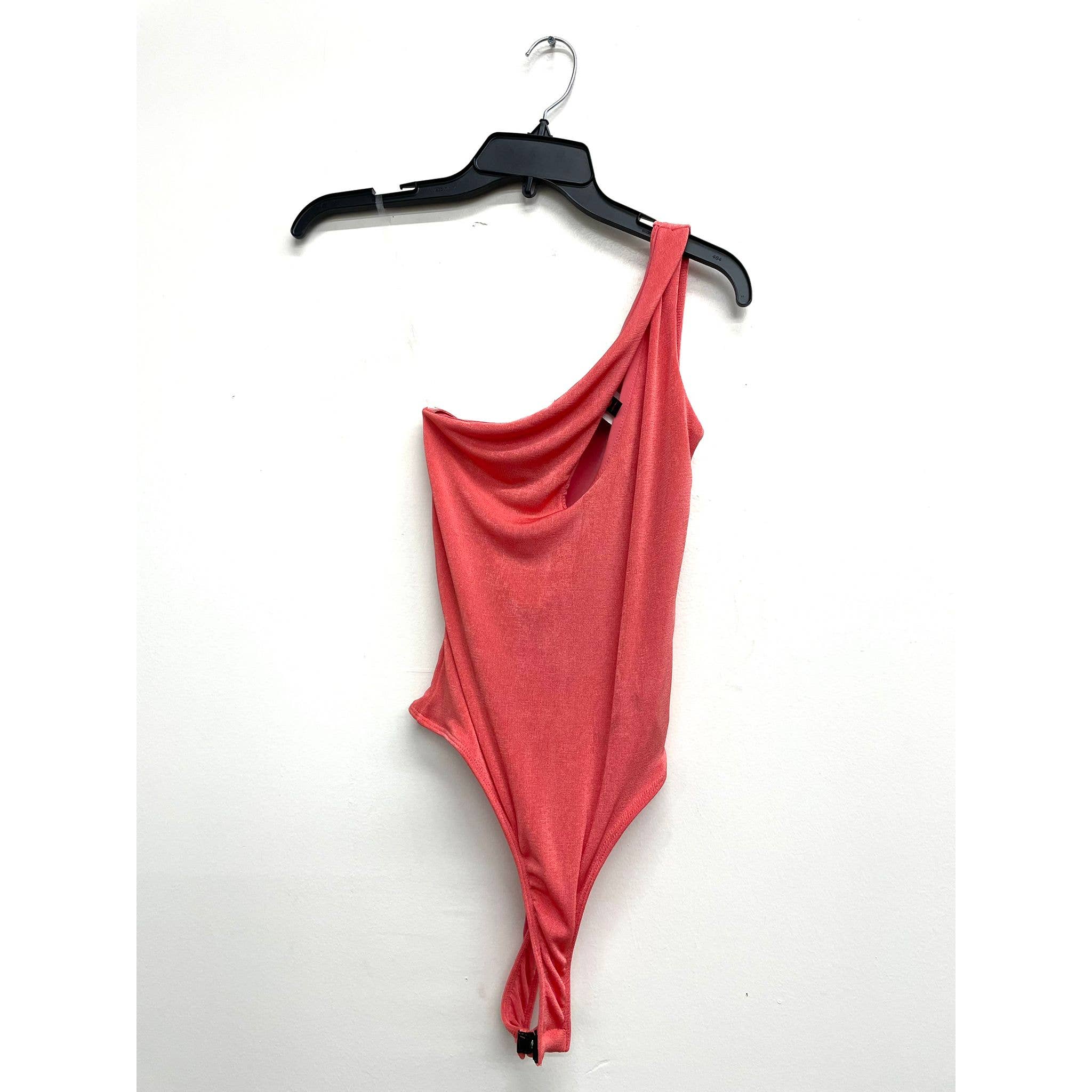 Uptown Apparel - Vente Body – femme - Body doublé à une épaule découpée à une épaule J68232