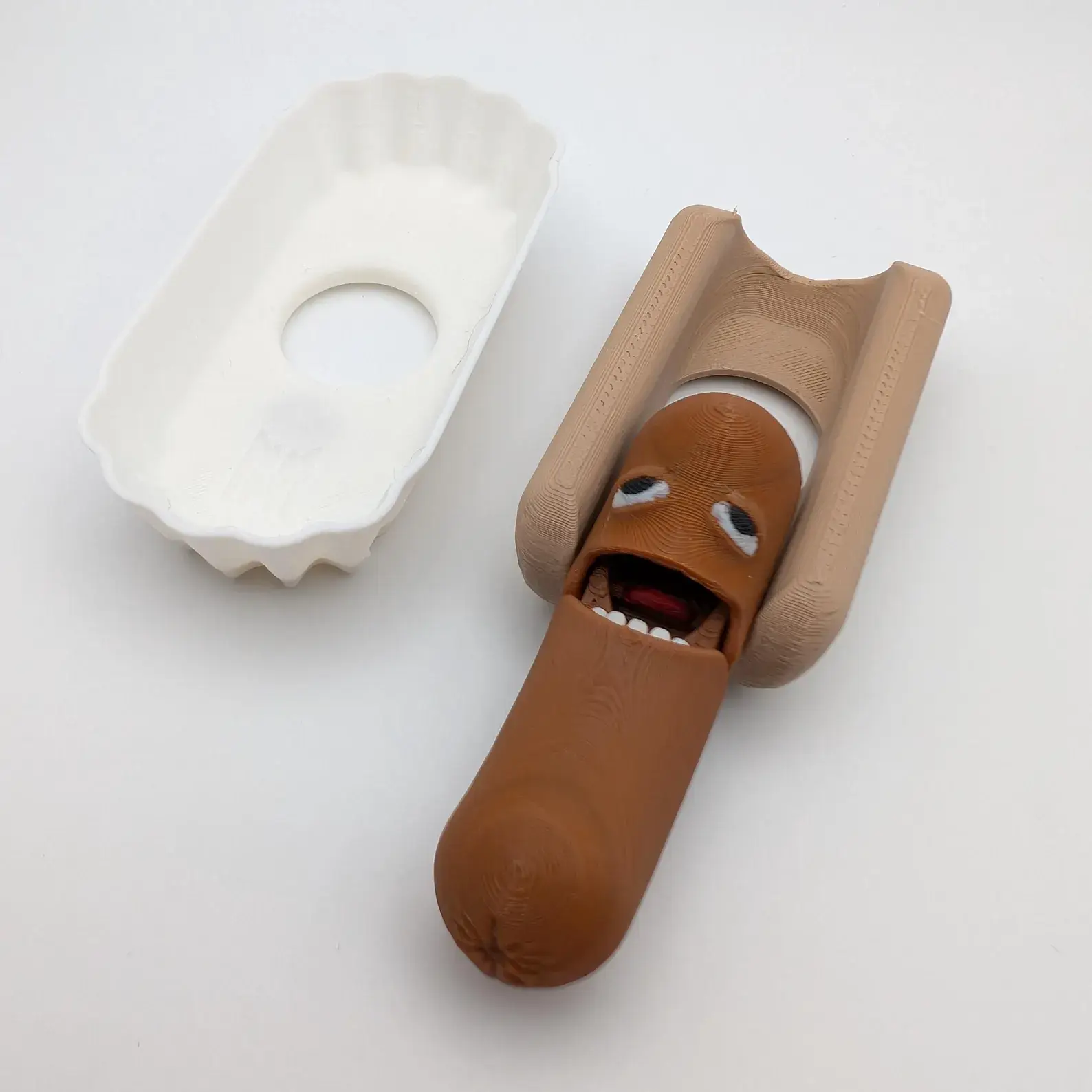 Great American Designs – wholesale Fidget toy – Kids – Lil Franky Articulated Hot Dog Fidget, Ornament, or Keychain1