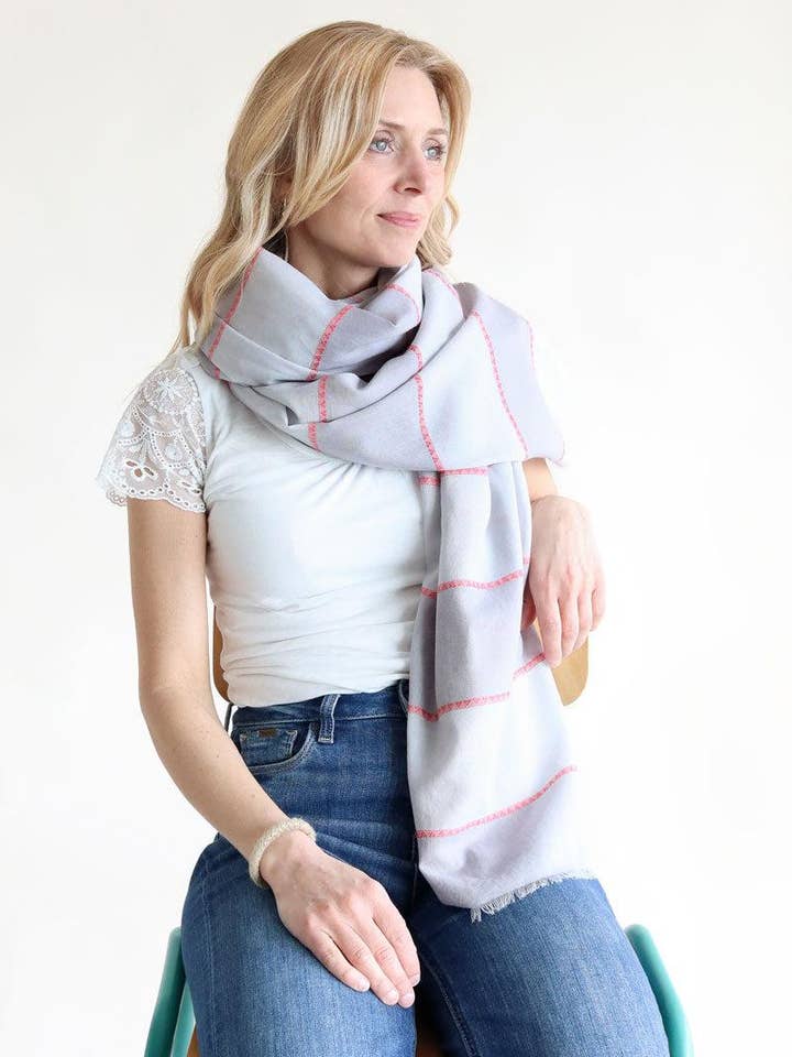 Cachecol 100% algodão orgânico / Grandes Riscas – cinza / rosa por atacado de Djian