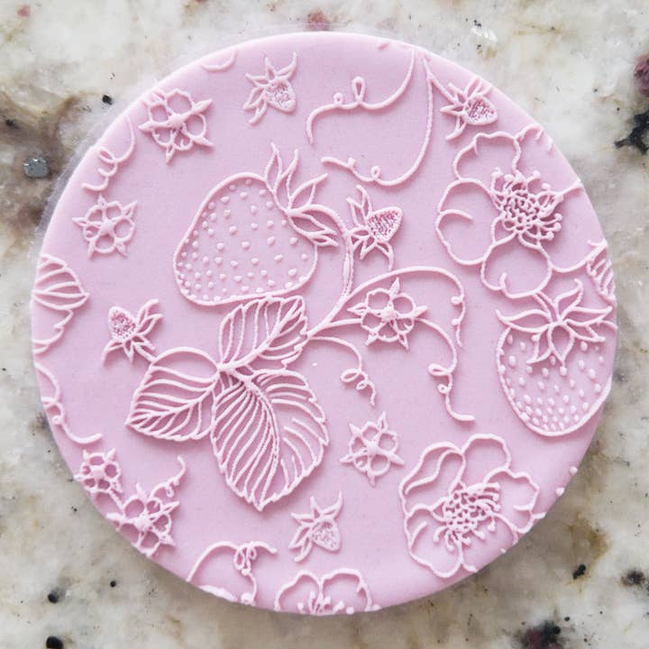 Fondant PopUp à biscuits et biscuits à motif de fraises pour la vente par Cut Bake Stamp