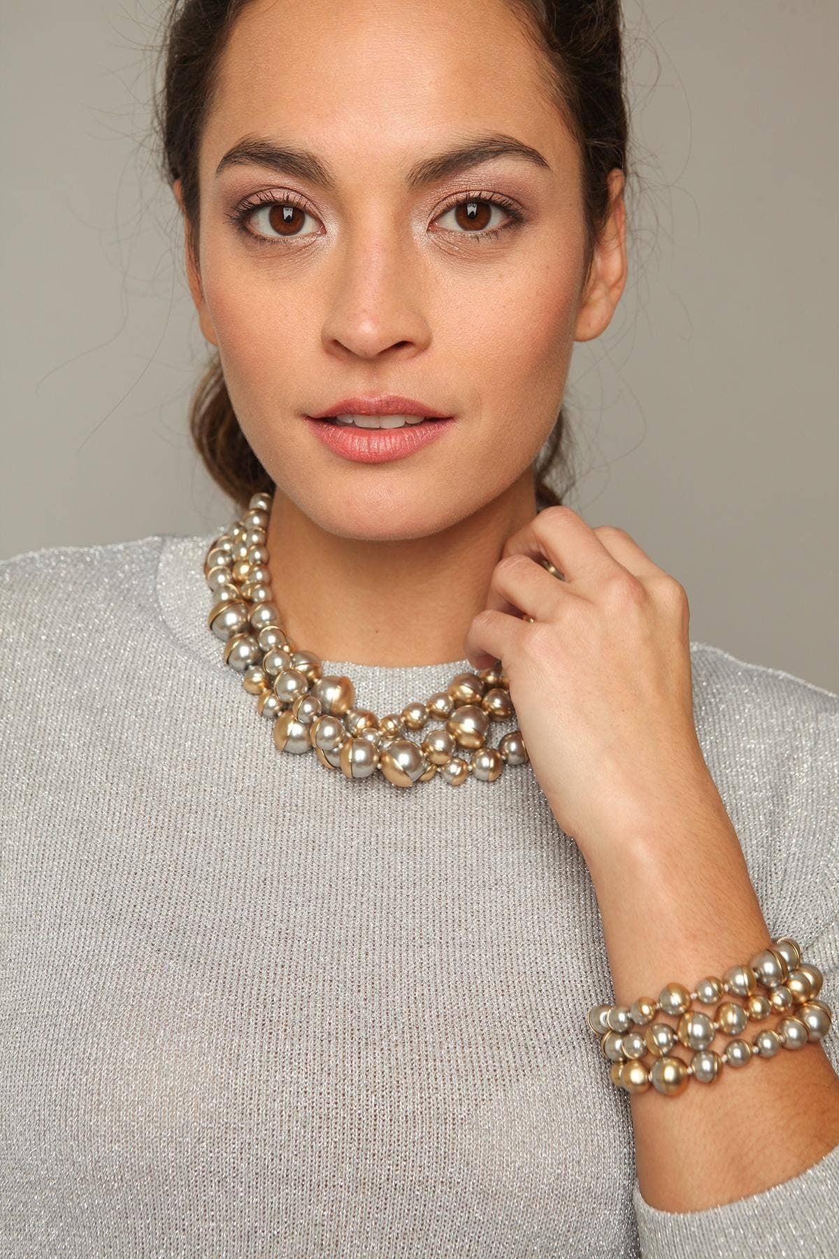 SAACHI – Großhandel Perlenarmband – Halbmond-Perlen-Statement-Armband Elfenbein4