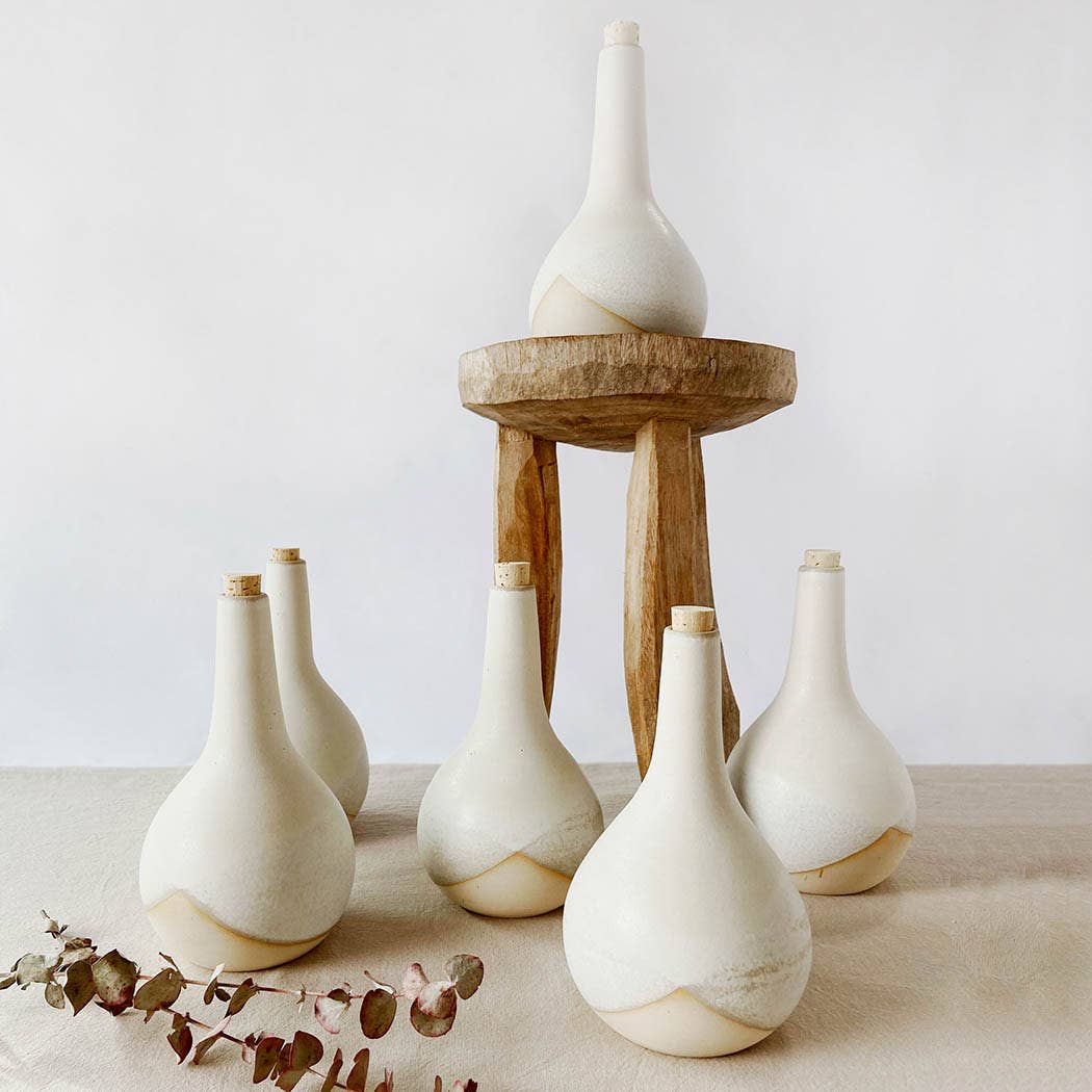 Ana Miranda Ceramics - Wholesale Oil/Vinegar Dispenser - Fungi oil bottle in stoneware with cork. 500ml1