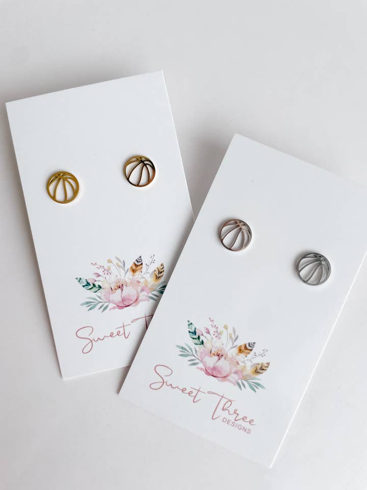 Boucles d'oreilles basket pour la vente par Sweet Three Designs