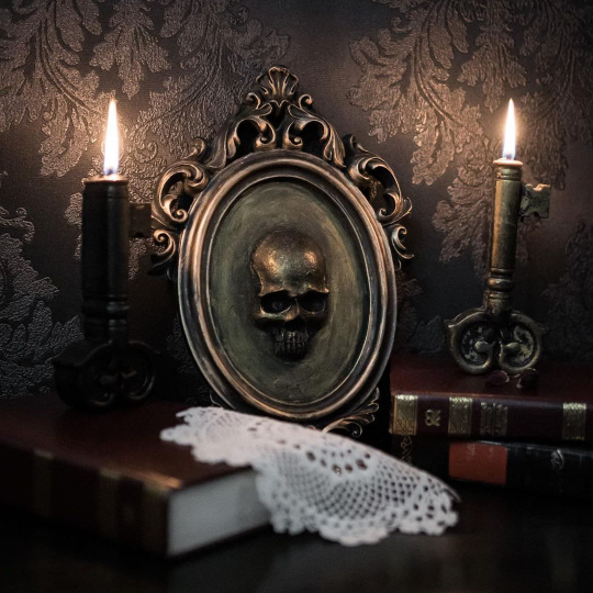 Costurero Real - Wholesale Wall Accent - Skull Frame wall art Gothic Halloween Home Decor Gold Green1