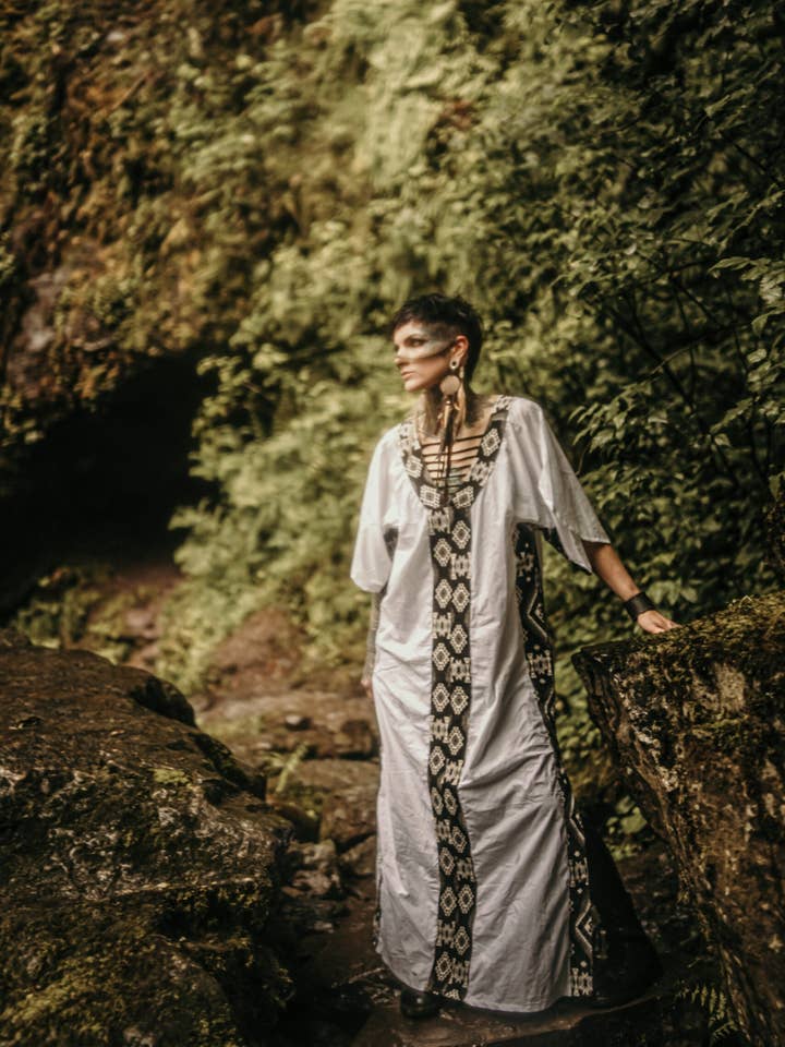 Omni Collection – wholesale Kaftan - Dam – Kaftanklänning med afrikanskt mönster och öppen rygg